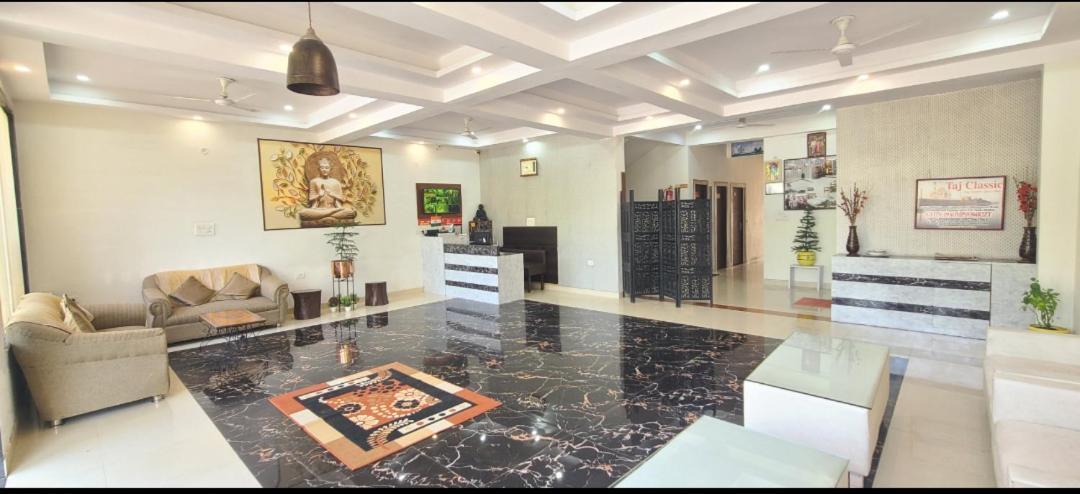 Taj Classic Agra アーグラ エクステリア 写真